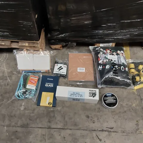PALLET OF ASSORTED ITEMS INCLUDING: MENS ANIME JUMPER, GLASS SCREEN PROTECTOR, PICTURE MOUNTS, MINI EASEL, DOG LEAD, HOSE PIPE SPITTER