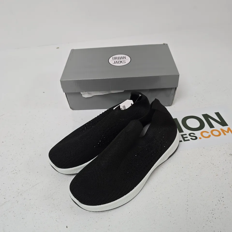 UK 6 URBAN JACKS BLACK SLIP-ON KNIT SNEAKERS