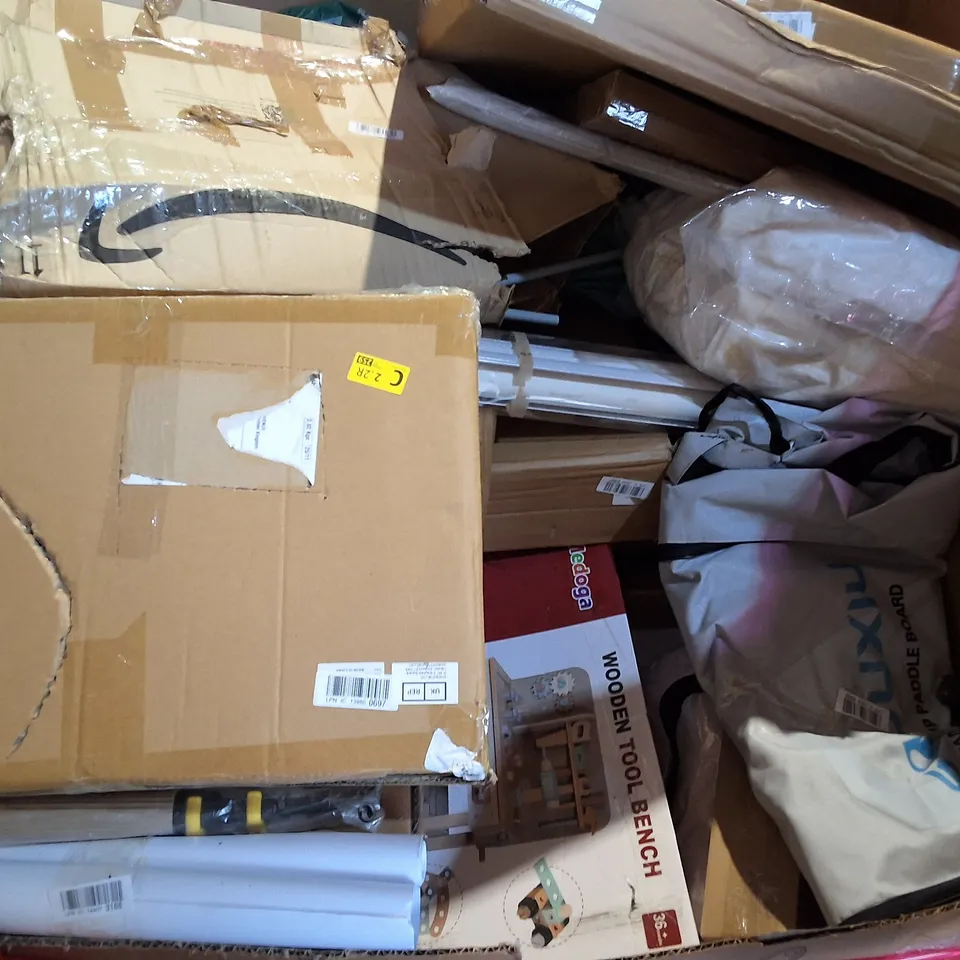 PALLET OF ASSORTED HOUSEHOLD ITEMS TO INCLUDE MOBICLINIC 5IN1 TRICYCLE, BATHROOM STOOL AND HEAVY DUTY CLOTHES RAIL