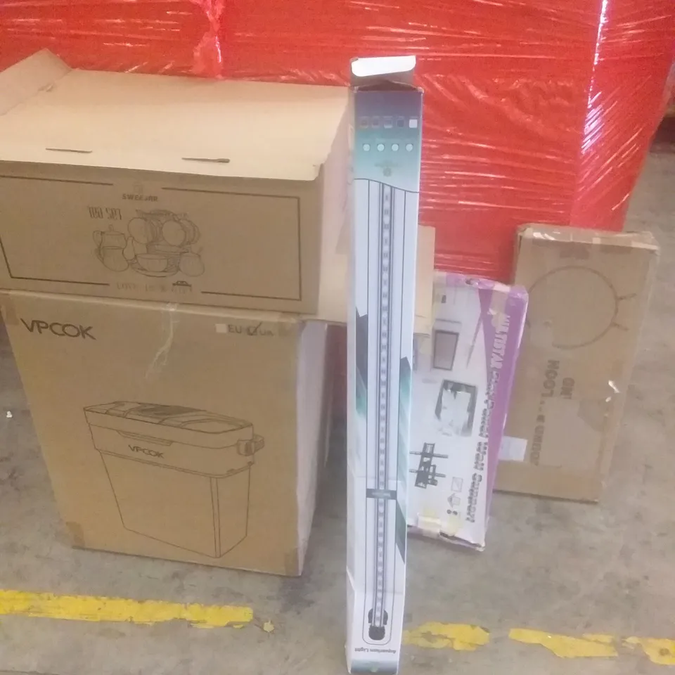 PALLET OF ASSORTED ITEMS INCLUDING TEA SET, DRINKS COOLER, BALLOON ARCH, TV MOUNT, AQUARIUM LIGHT