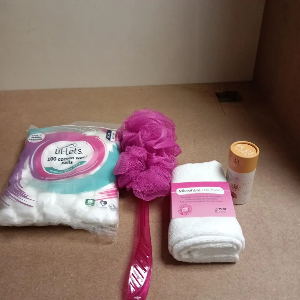 APPROXIMATEY 20 ASSORTED HEALTH AND BEAUTY PRODUCTS TO INCLUDE - PURE COVE CALM WATERS BALM - MICROFIBRE AIR TOWEL AND LIL-LETS COTTON WOOL BALLS