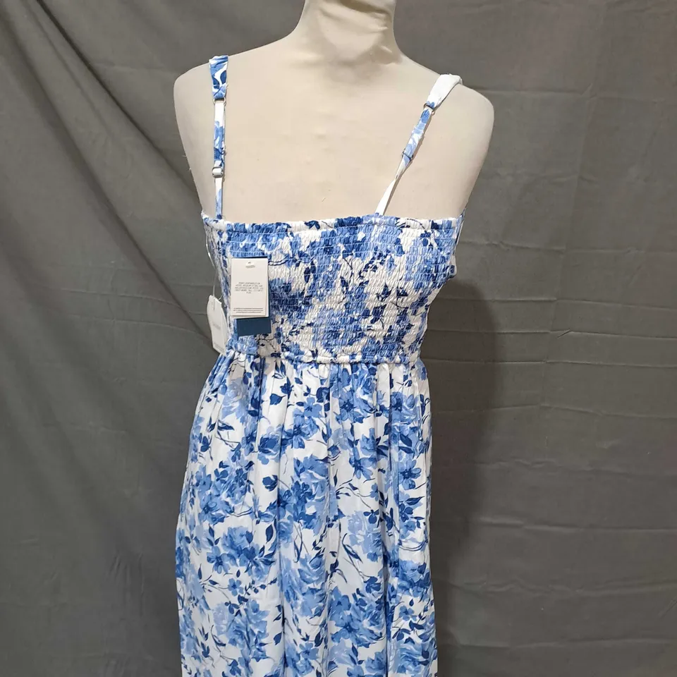 HOLLISTER STRECH LIGHT BLUE & WHITE DRESS - SMALL