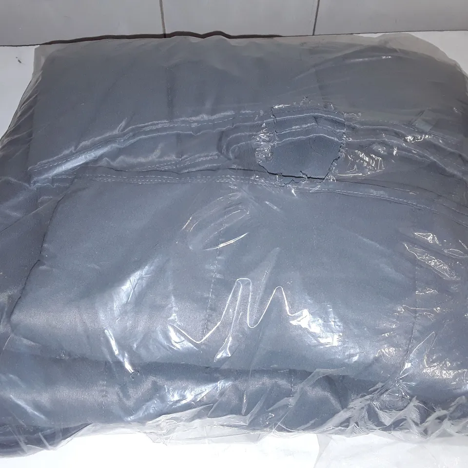 GREY WEIGHTED BLANKET - WEIGHT UNKNOWN