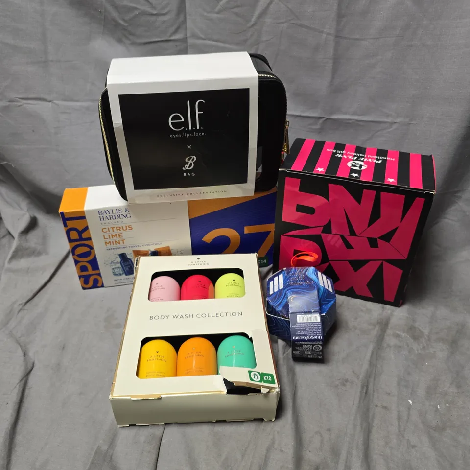 APPROXIMATELY 12 ASSORTED BOXES COSMETICS ITEMS TO INCLUDE A LITTLE SOMETHING BODY WASH COLLECTION, PIXIE PINK EYESHADOWS, BAYLIS & HARDING TRAVEL ESSENTIALS, ETC