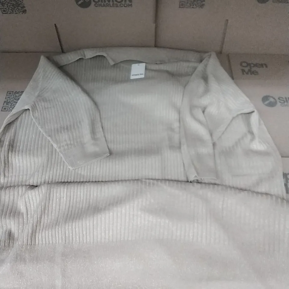 PALLET OF BRAND NEW WOMENS QUALITY DESIGNER CLOTHES APPROXIMATELY 115 TO INCLUDE; TOPS, PANTS, JUMPERS ETC