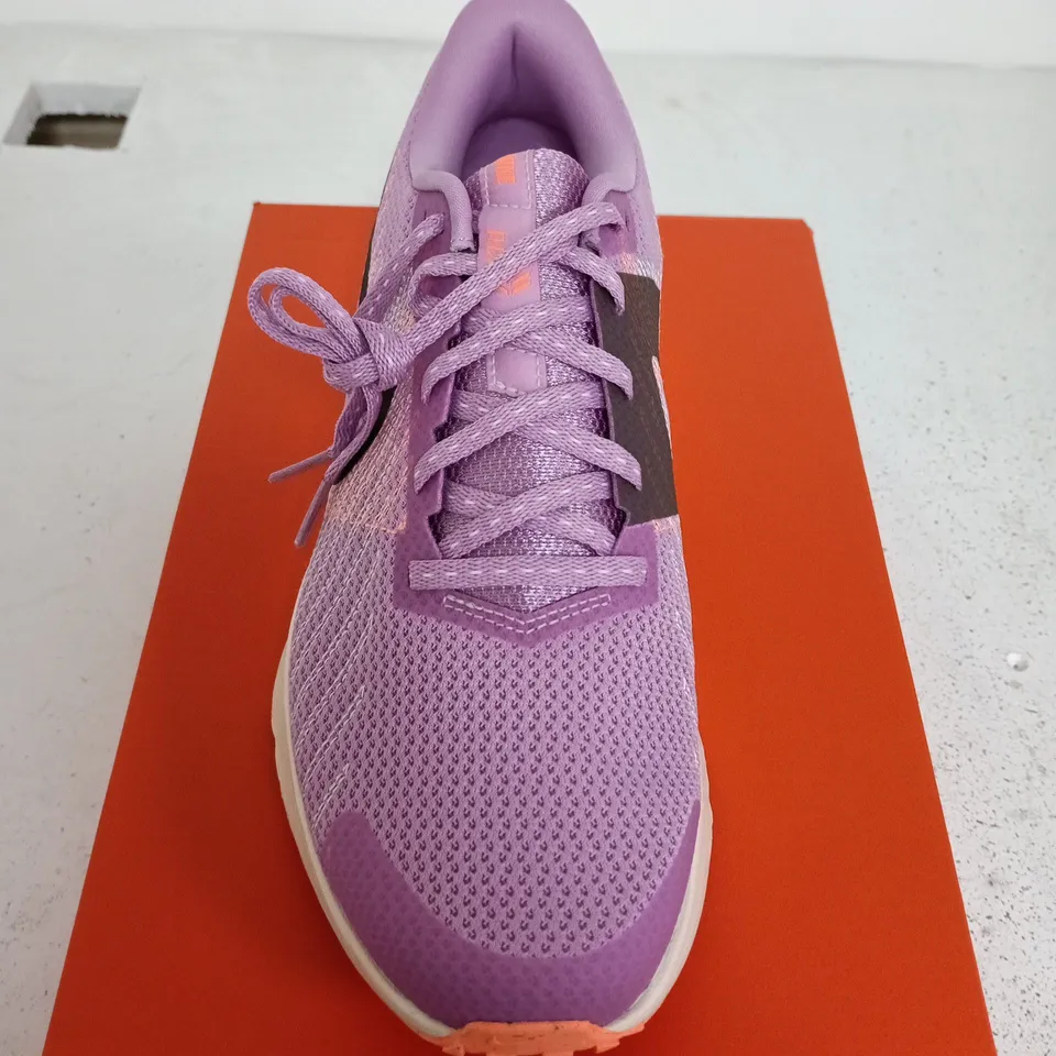 NIKE RUN DEFY SIZE 6.5 (MEGENTA CLAR/NOIR)