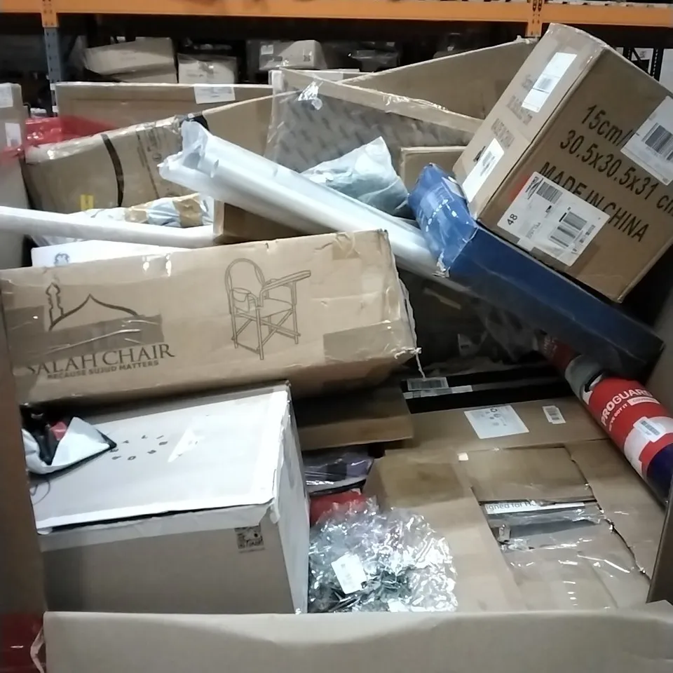 PALLET OF HOUSEHOLD ITEMS TO INCLUDE VIBRATION PLATE EXCERISE MACHINE,  CHRISTMAS TREE, DRESSER, LIGHTS IN PENDANT LAMP  AND OTHER ASSORTED ITEMS...