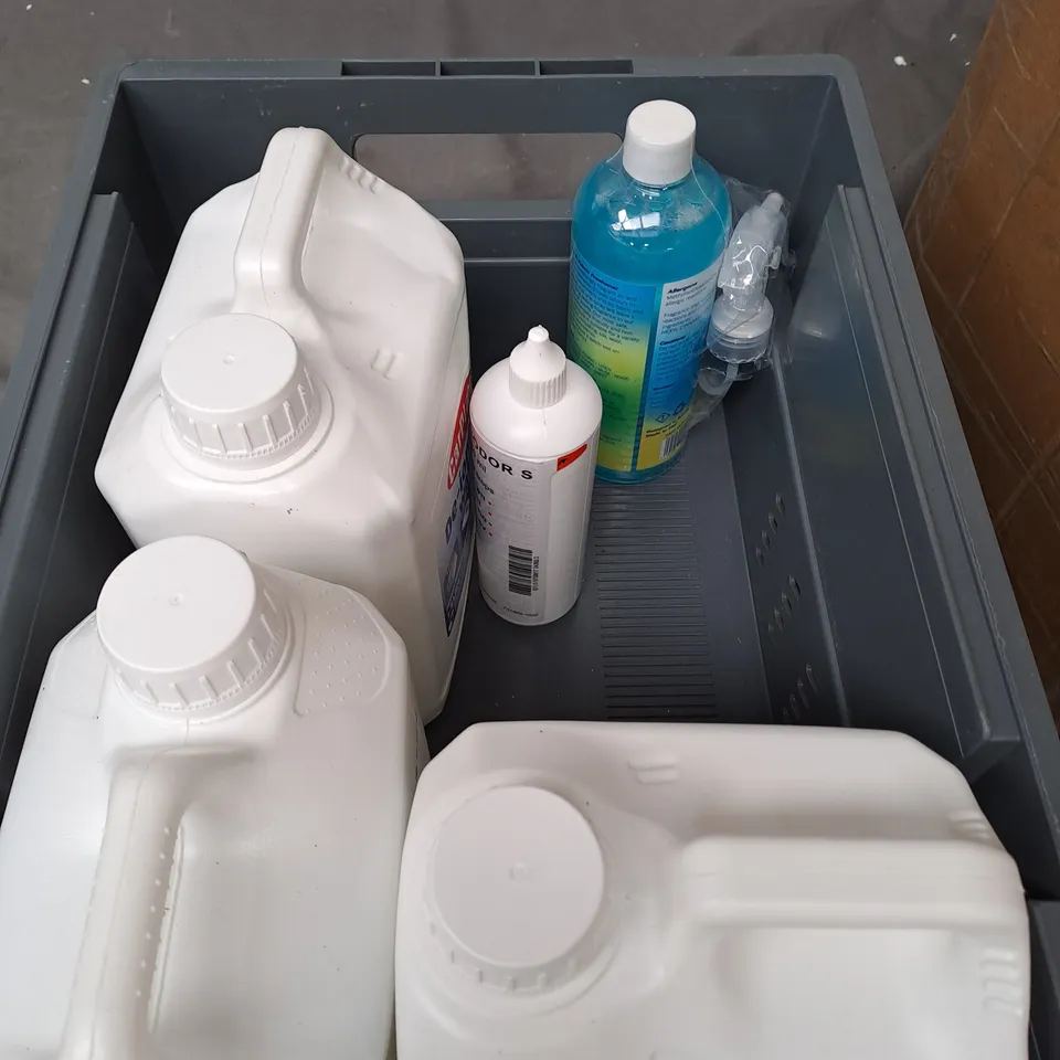 APPROXIMATELY 8 ASSORTED HOUSEHOLD PRODUCTS TO INCLUDE PINE-SOL, DRAIN CLEANER, DE-IONISED WATER ETC 