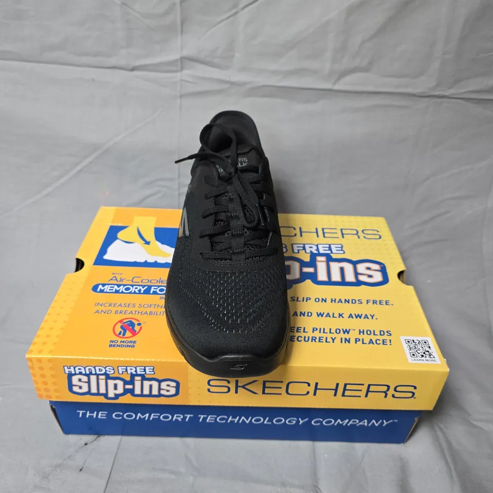 SKECHERS HANDS FREE SLIP-INS BLACK SNEAKERS (UK 7)