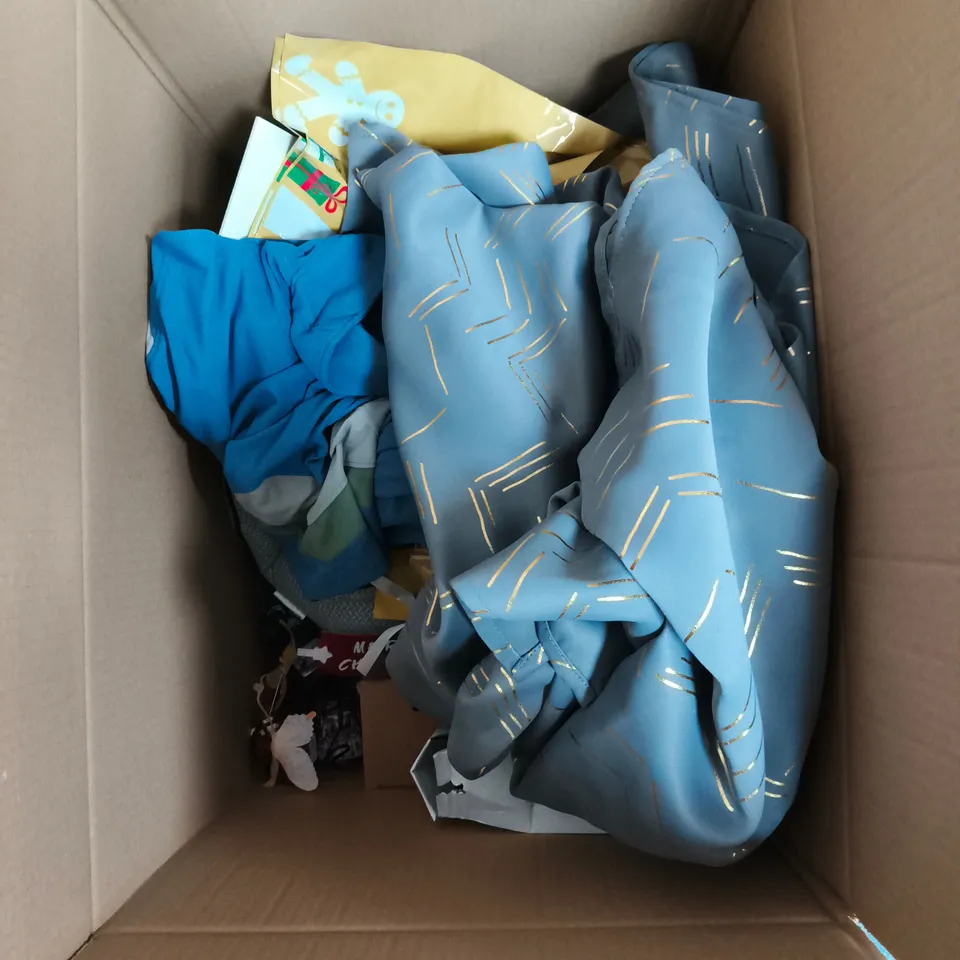 BOX OF APPROXIMATELY 20 ASSORTED ITEMS INCLUDING LIVMORE VACUUM SEALER, XMAS DECORATION, GREY SMALL JUMPER, AROME DIFFUSER ETC