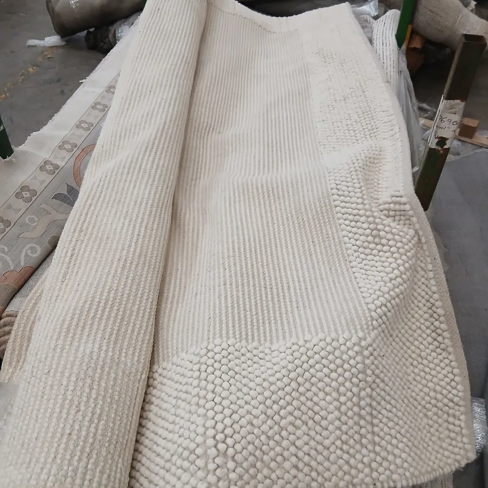 LARGE CREAM BOBBLE RUG WITH BORDER EFFECT