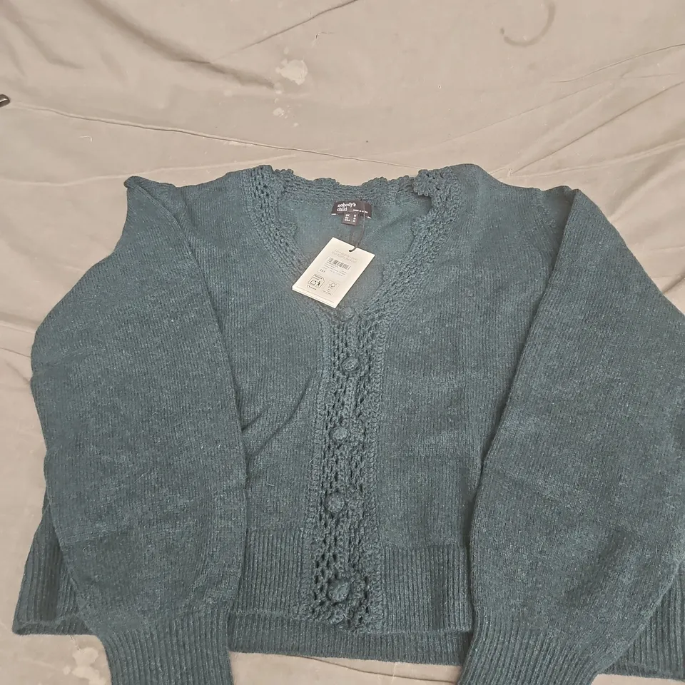 NOBODY'S CHILD CROCHET TRIM V-NECK CARDIGAN – GREEN, UK M