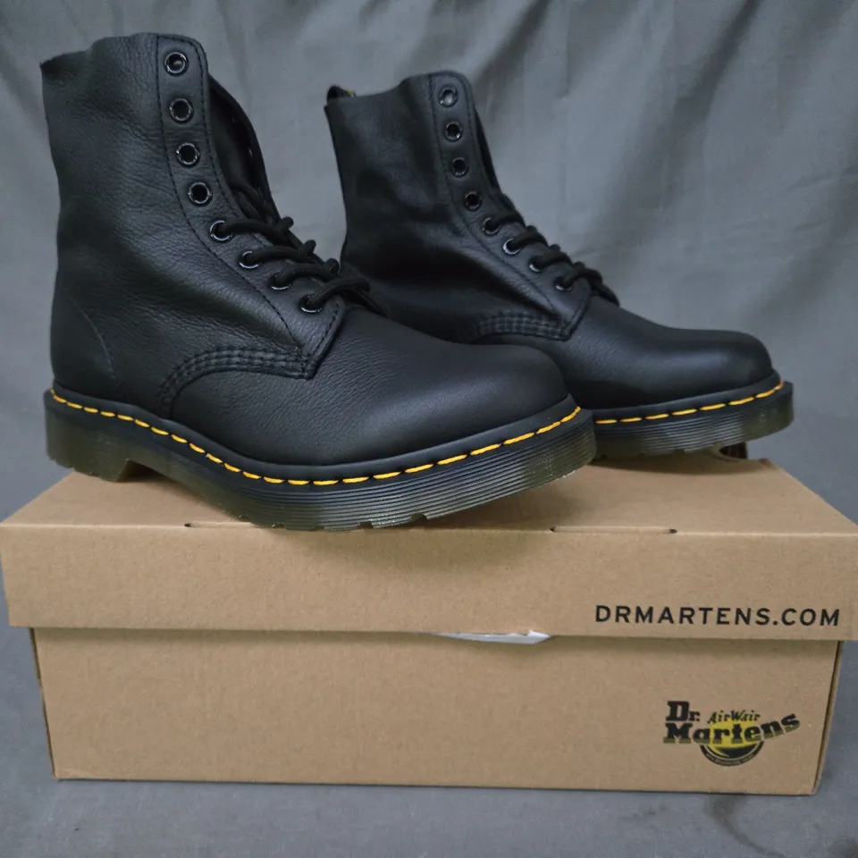 BOXED PAIR OF DR MARTENS 1460 PASCAL ANKLE BOOTS IN BLACK UK SIZE 6.5