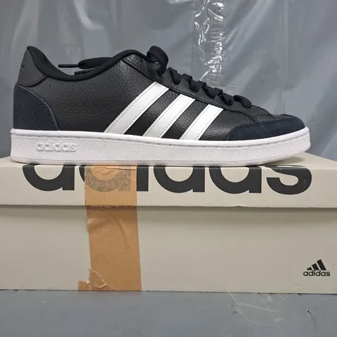 BOXED PAIR OF ADIDAS GRAND COURT SE SHOES IN BLACK/WHITE SIZE UK 11