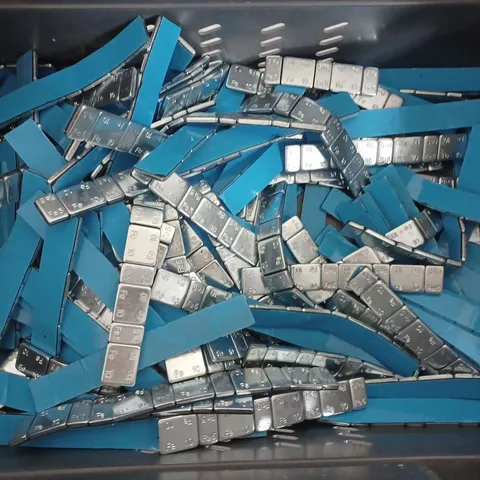 BOX OF WHEEL BALANCING WEIGHTS / COLLECTION ONLY