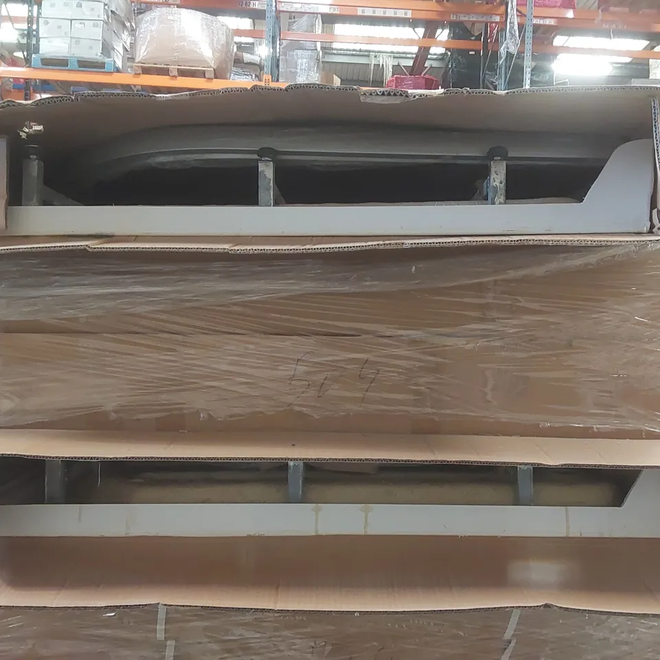 PALLET CONTAINING A LARGE QUANTITY SHOWER TRAYS WITH SHOWER ROOM PARTS