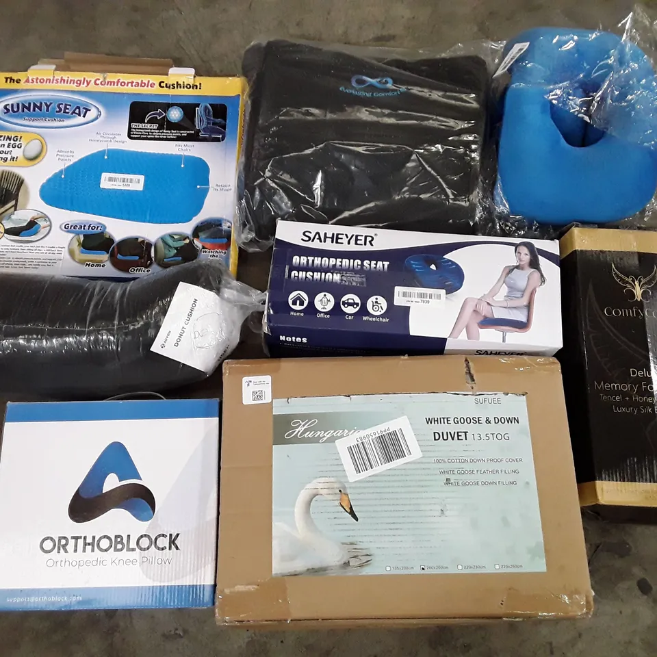 PALLET CONTAINING ASSORTED PILLOWS & CUSHIONS INCLUDING ORTHOPAEDIC KNEE PILLOW, WHITE GOOSE & DOWN DUVET, DONUT CUSHION, ORTHOPAEDIC SEAT CUSHION, MEMORY FOAM PILLOW