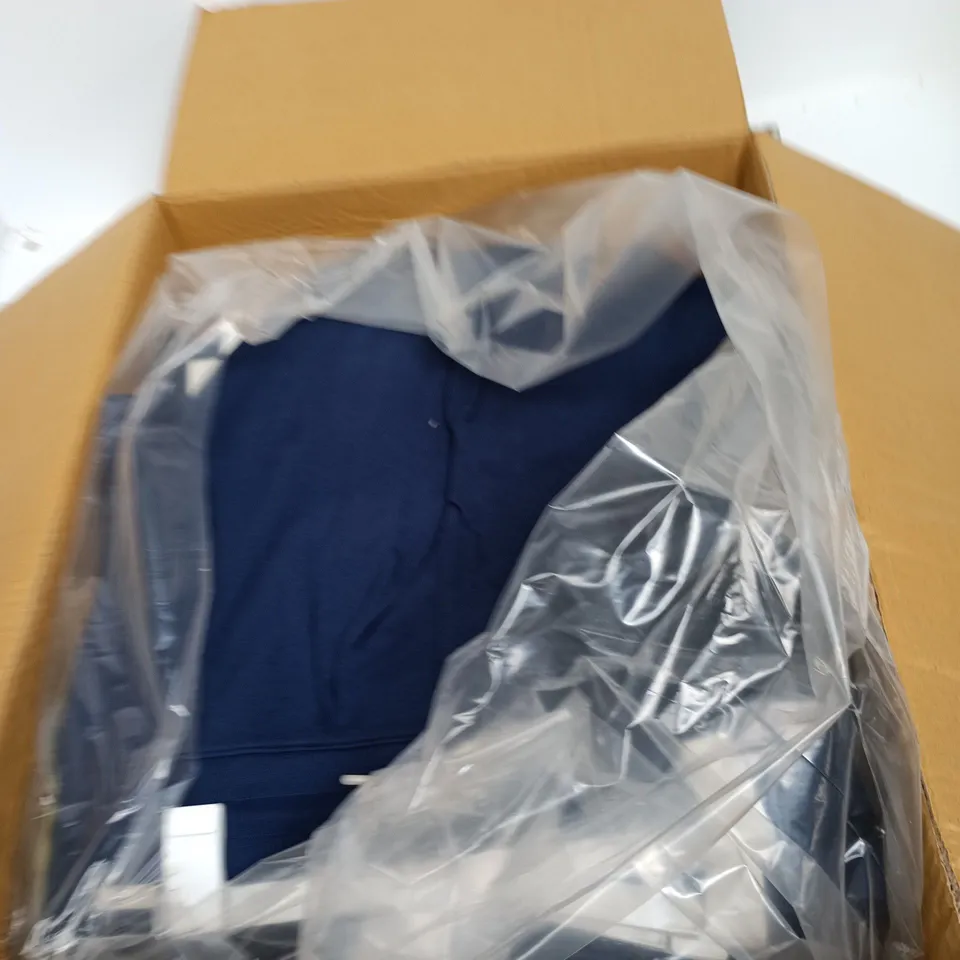 BOX OF APPROXIMATELY 12 BLUE JOIGGERS IN ASSORTED SIZES