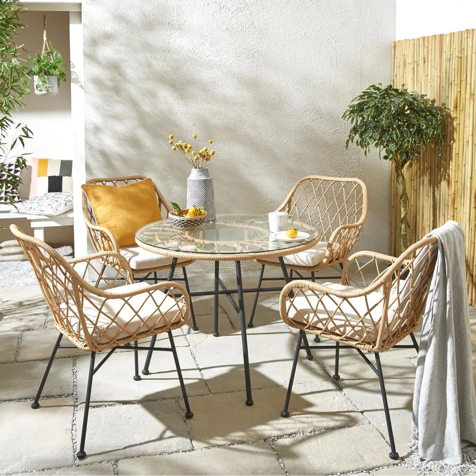 BOXED GRADE 1 MADRID CANE EFFECT NATURAL 4-SEATER GARDEN DINING SET (BOX 1 OF 2 ONLY) RRP £629.99