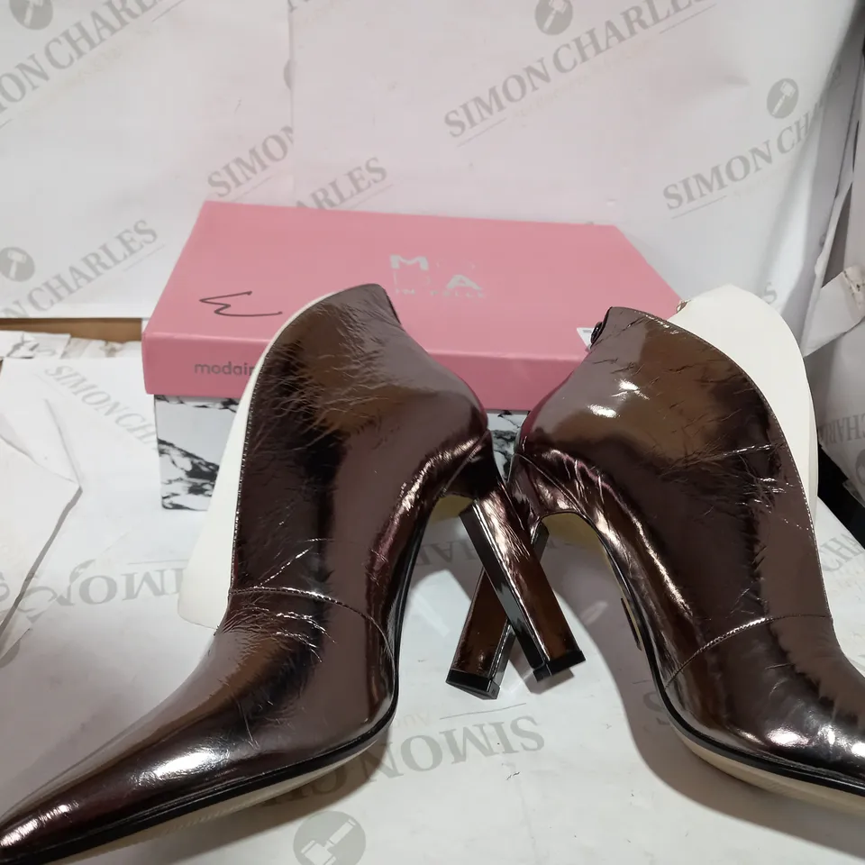 BOXED PAIR OF PEWTER BOOTIE - SIZE 5