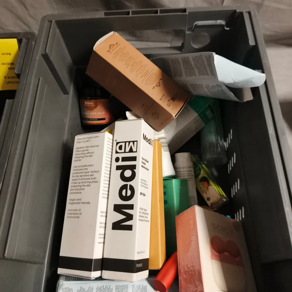 APPROXIMATELY 20 HEALTH AND BEAUTY PRODUCTS TO INCLUDE CHILD'S FARM CONDITIONER, SOAP AND GLORY FACIAL WASH AND RIMMEL MASCARA