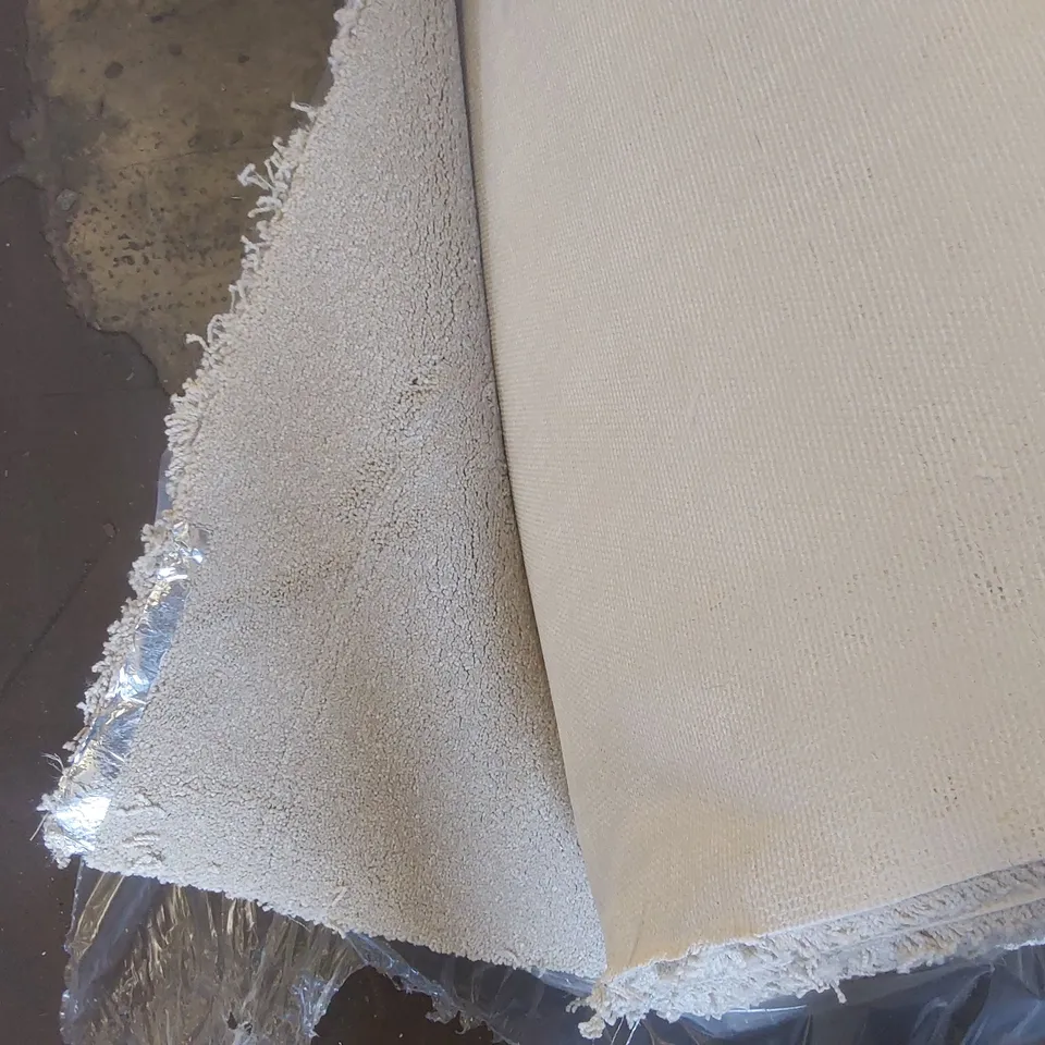ROLL OF QUALITY FIRST IMPRESSIONS PATIENT CARPET - APPROXIMATELY 20.5 x 5m