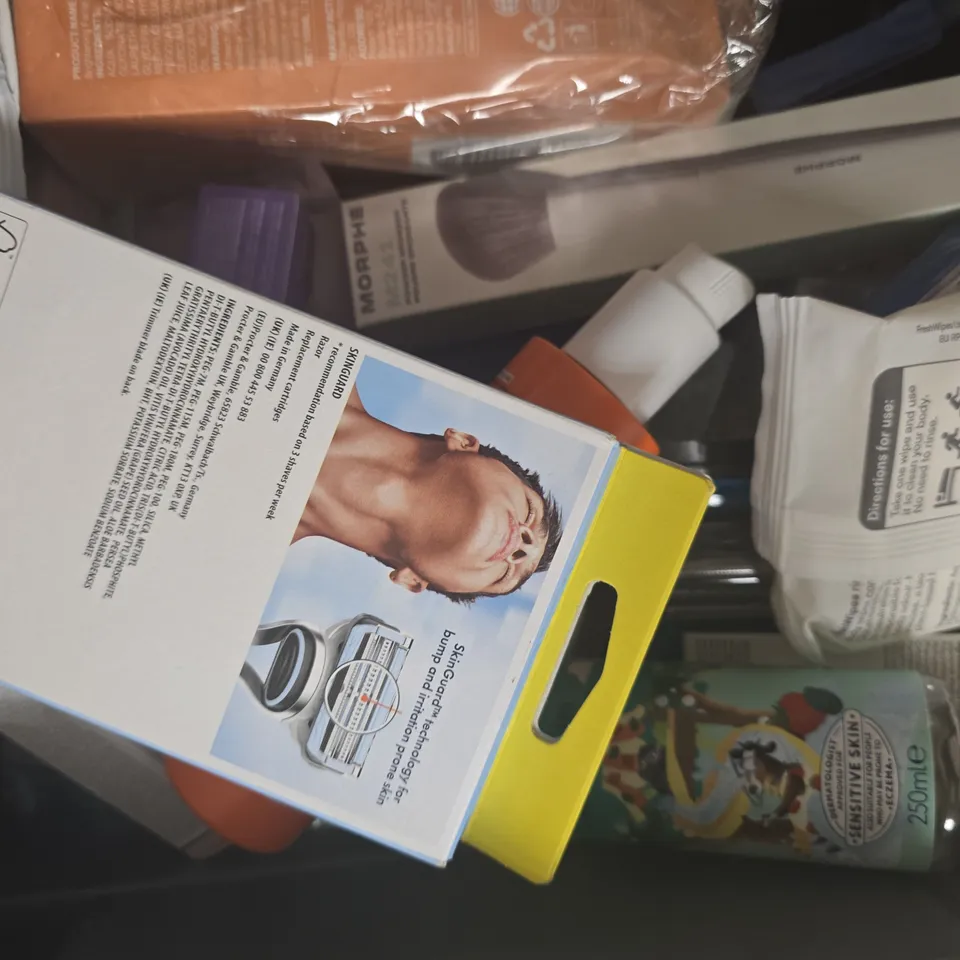 APPROXIMATELY 15 ASSORTED COSMETIC ITEMS INCLUDING VARIOUS MAKES AND BRANDS - COLLECTION ONLY