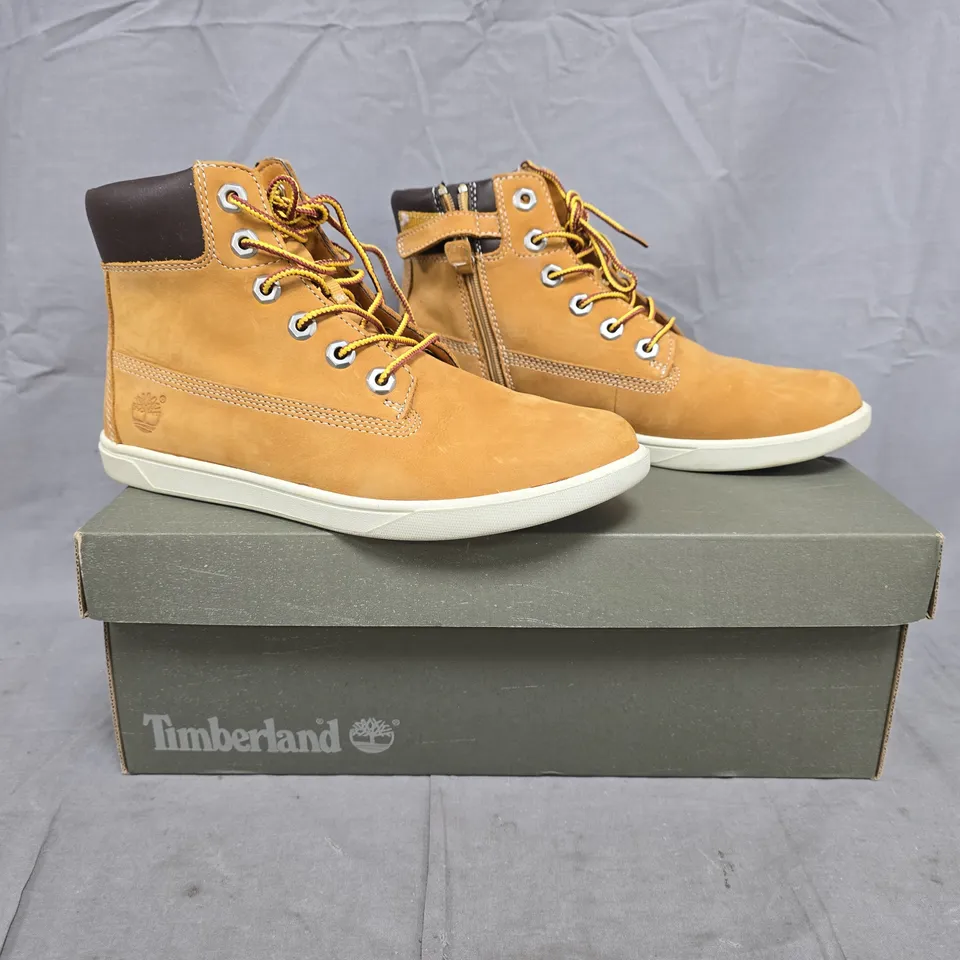 BOXED PAIR OF TIMBERLAND JUNIOR'S SHOES IN WHEAT SIZE UK 5