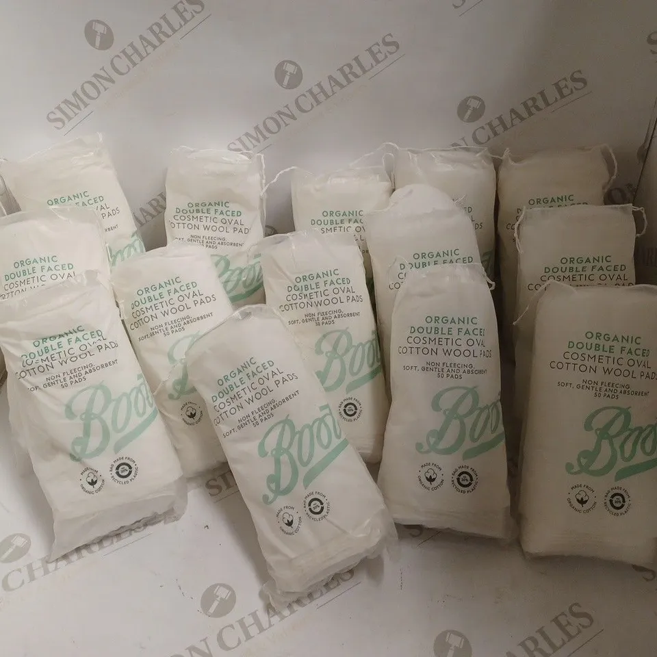 LOT OF APPROX. 15 HEALTH AND BEAUTY ITEMS TO INCLUDE - 14 BOOTS COSMETIC COTTON WOOL PADS