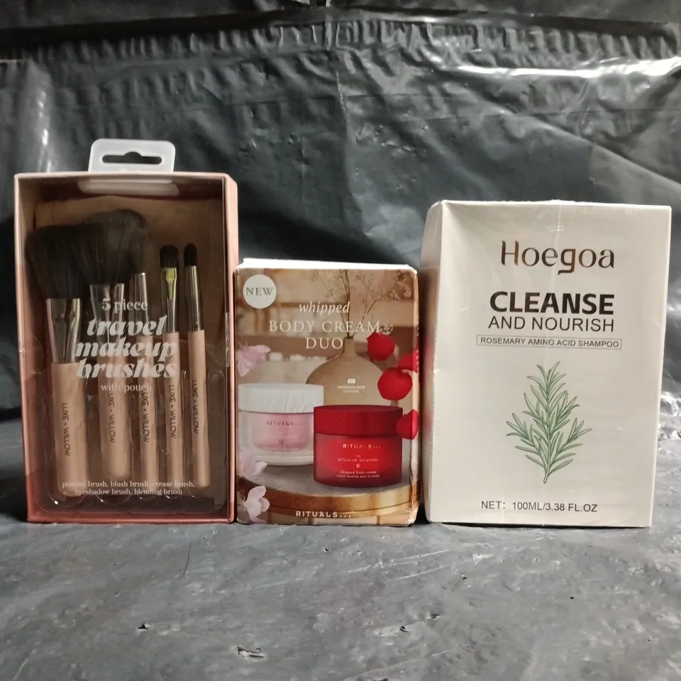 APPROXIMATELY 20 ASSORTED COSMETIC ITEMS TO INCLUDE HOEGOA, RITUALS, ETC - COLLECTION ONLY