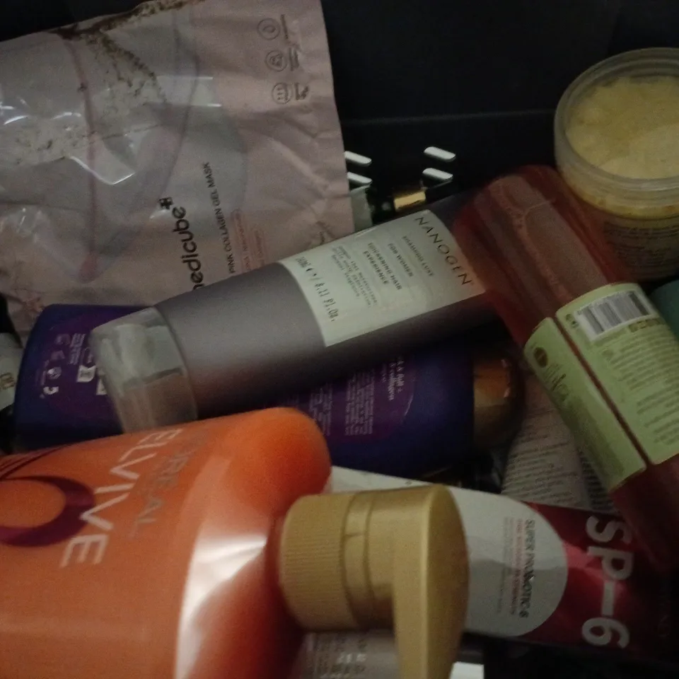 APPROXIMATELY 15 ASSORTED HEALTH & BEAUTY PRODUCTS TO INCLUDE CERA VE , SHOWER WHIP AND SHAMPOO