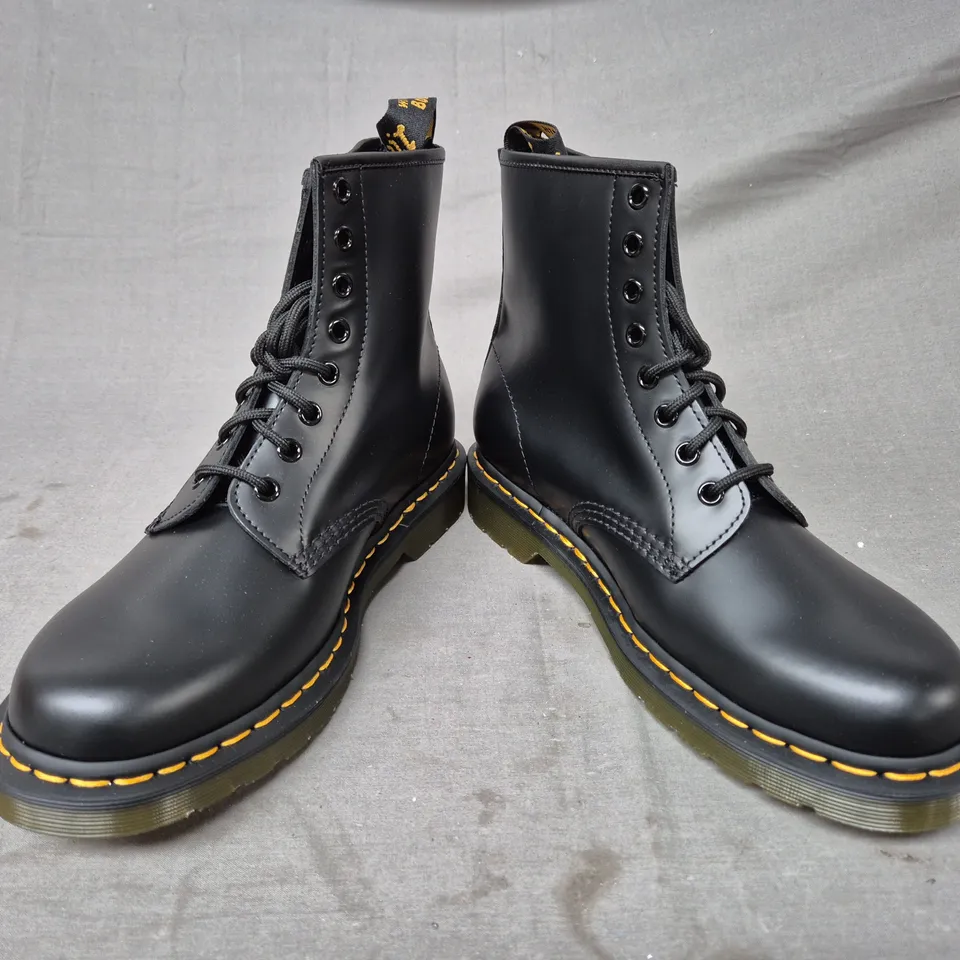 BOXED PAIR OF DR MARTENS 1460 ANKLE BOOTS IN BLACK UK SIZE 8