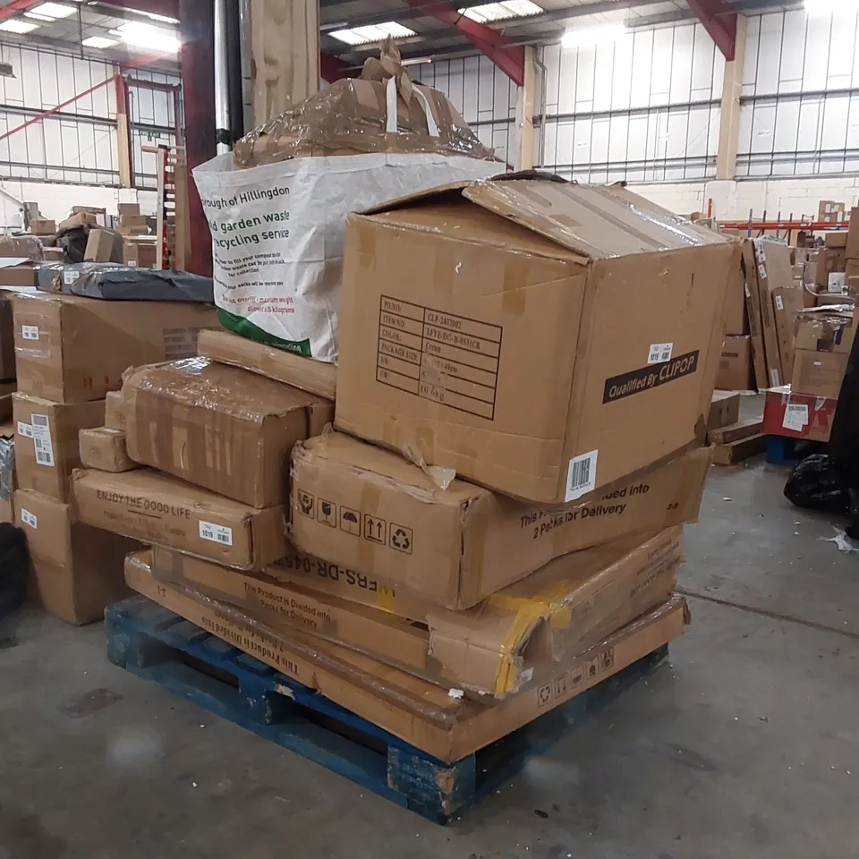 PALLET OF ASSORTED FURNITURE PARTS 