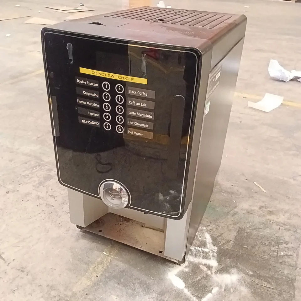 COMPACT EC BEAN-TO-CUP COFFEE MACHINE