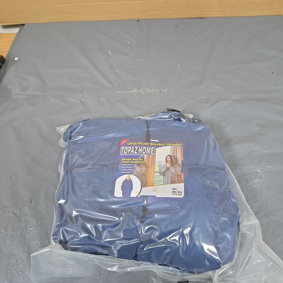TOPAZ HOME ULTRA PLUSH BLANKET HOODIE - ONE SIZE FITS ALL - BLUE APPROXIMATELY 10 ITEMS