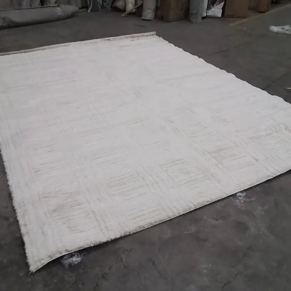 QUALITY DESIGNER AREA RUG - APPROXIMATELY 330X230CM