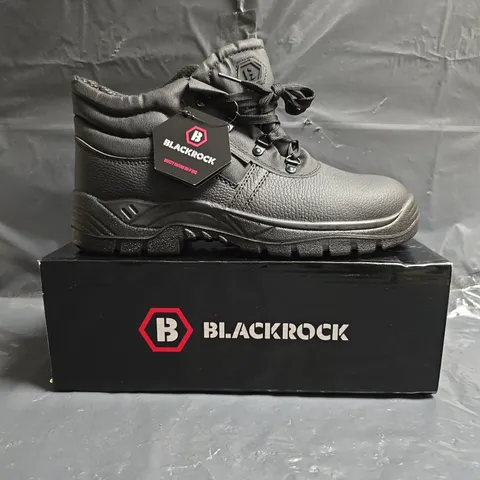 BOXED PAIR OF BLACKROCK CHUKKA BOOTS IN BLACK SIZE UK 10