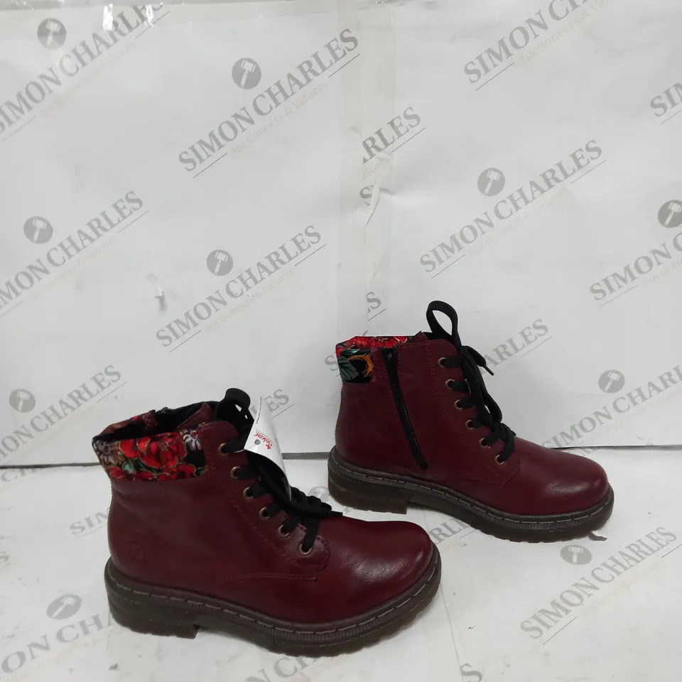 RIEKER RED INTEREST COLOUR BOOT SIZE 4 - BOXED 