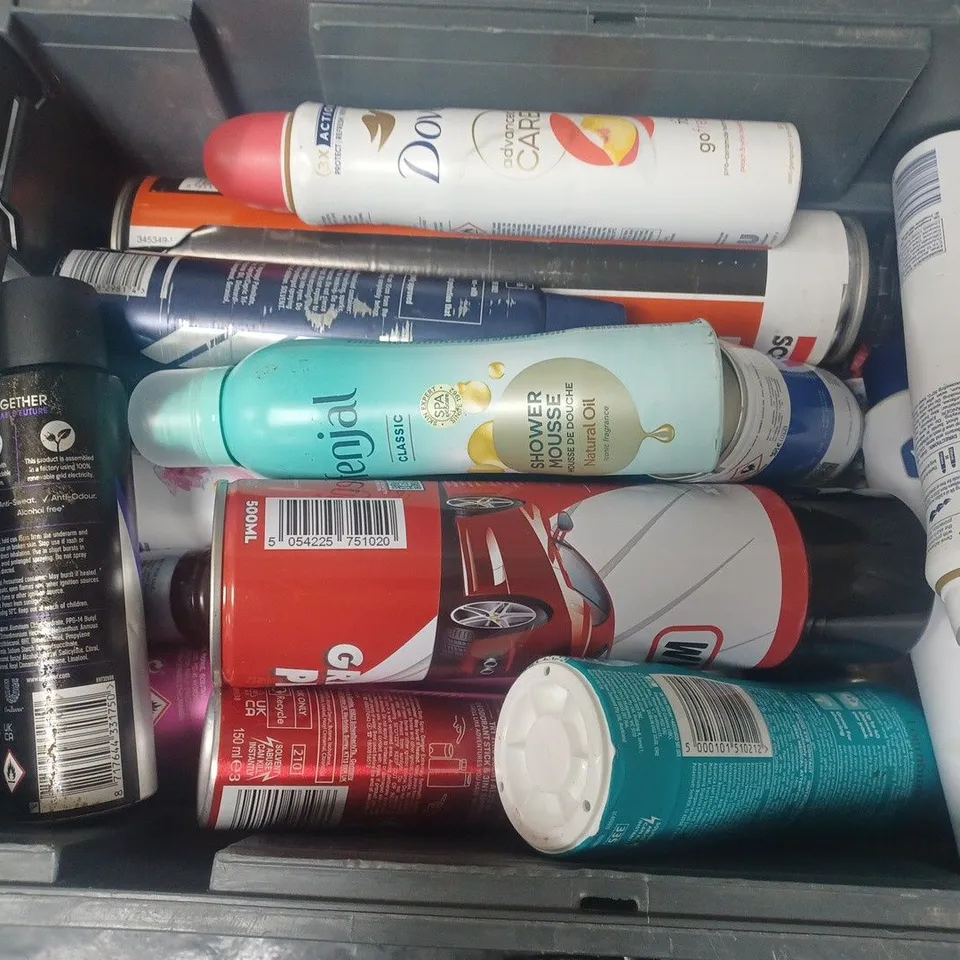 APPROXIMATELY 15 ASSORTED AEROSOLS TO INCLUDE WLW AUTO PARTS GREY PRIMER, FENJAL SHOWER MOUSSE, IMPERIAL LEATHER FOAMBURST, ETC - COLLECTION ONLY