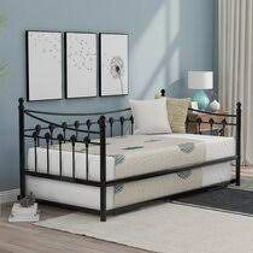 BOXED SEREFINA DAYBED WITH TRUNDLE