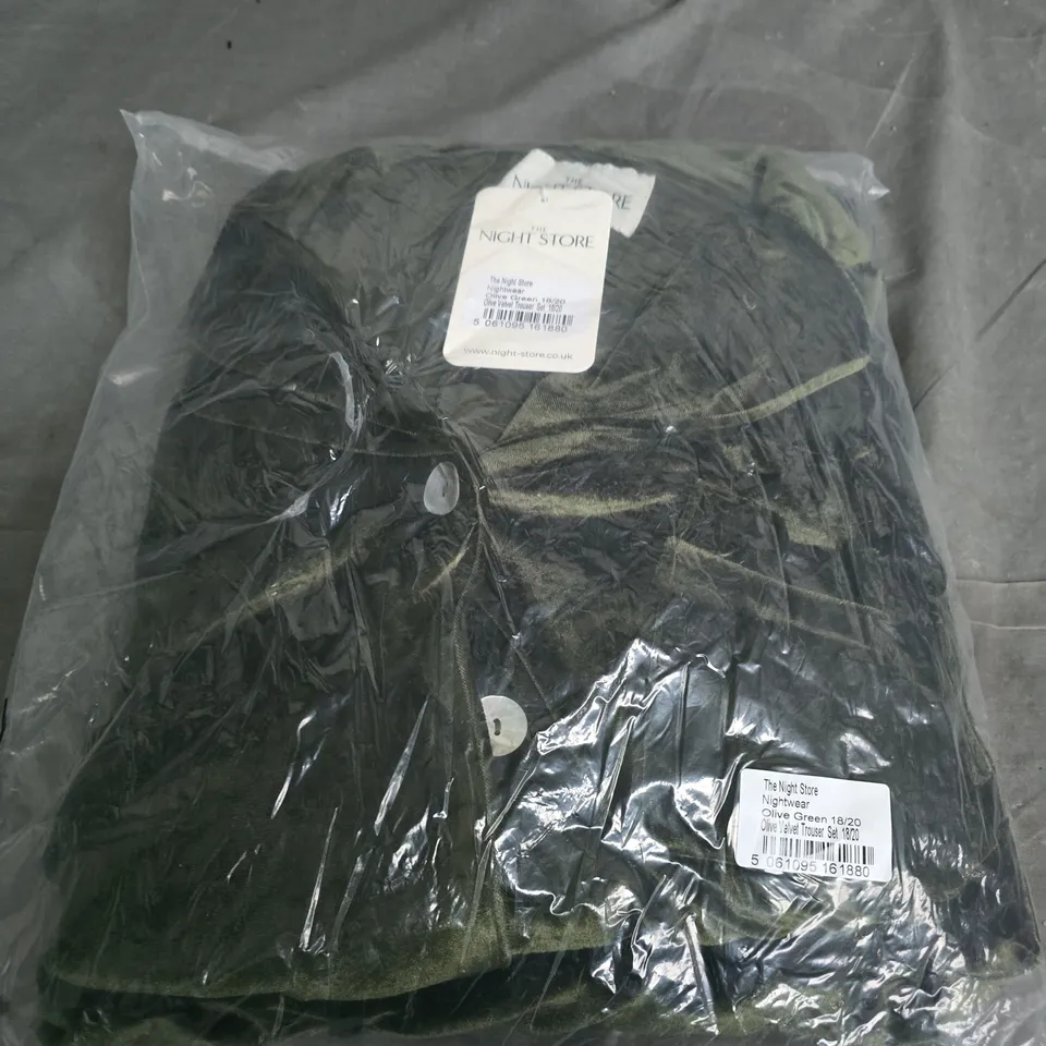 THE NIGHT STORE OLIVE GREEN VELVET NIGHTWEAR TROUSER SET – UK 18/20