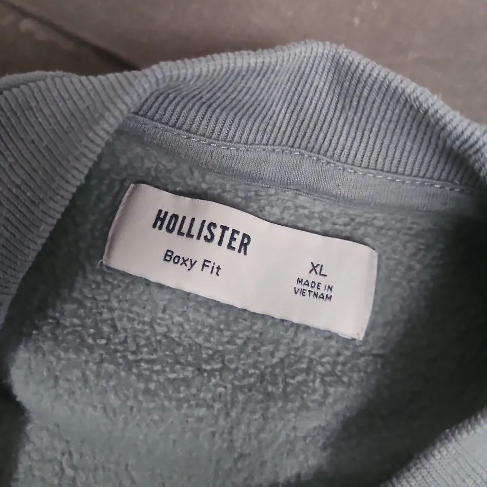 HOLLISTER BOXY FIT JUMPER IN SEA GREEN - XL