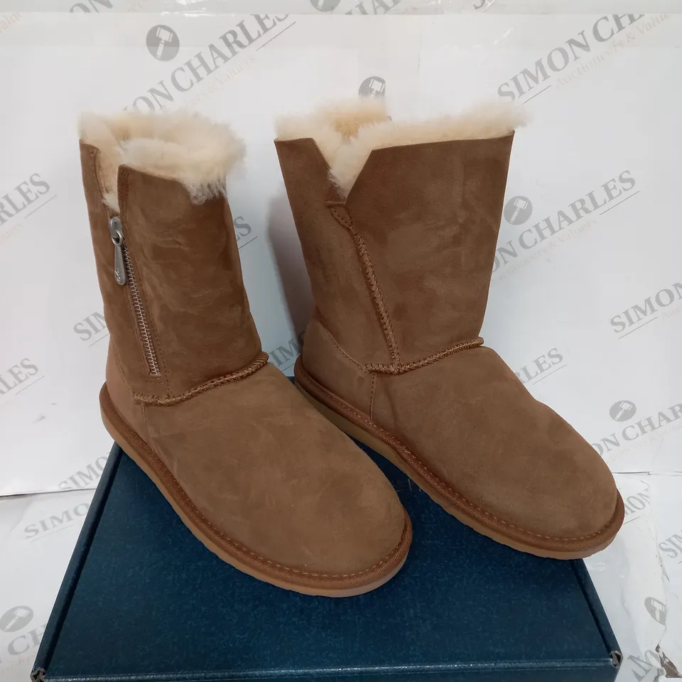 BOXED PAIR OF EMU AUSTRALIA SIZE 7