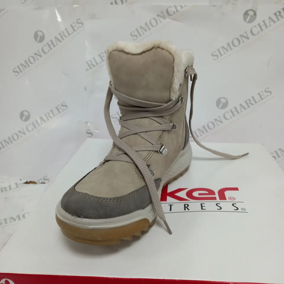 BOXED PAIR OF RIEKER ANTISTRESS BOOTS SIZE EUR 39