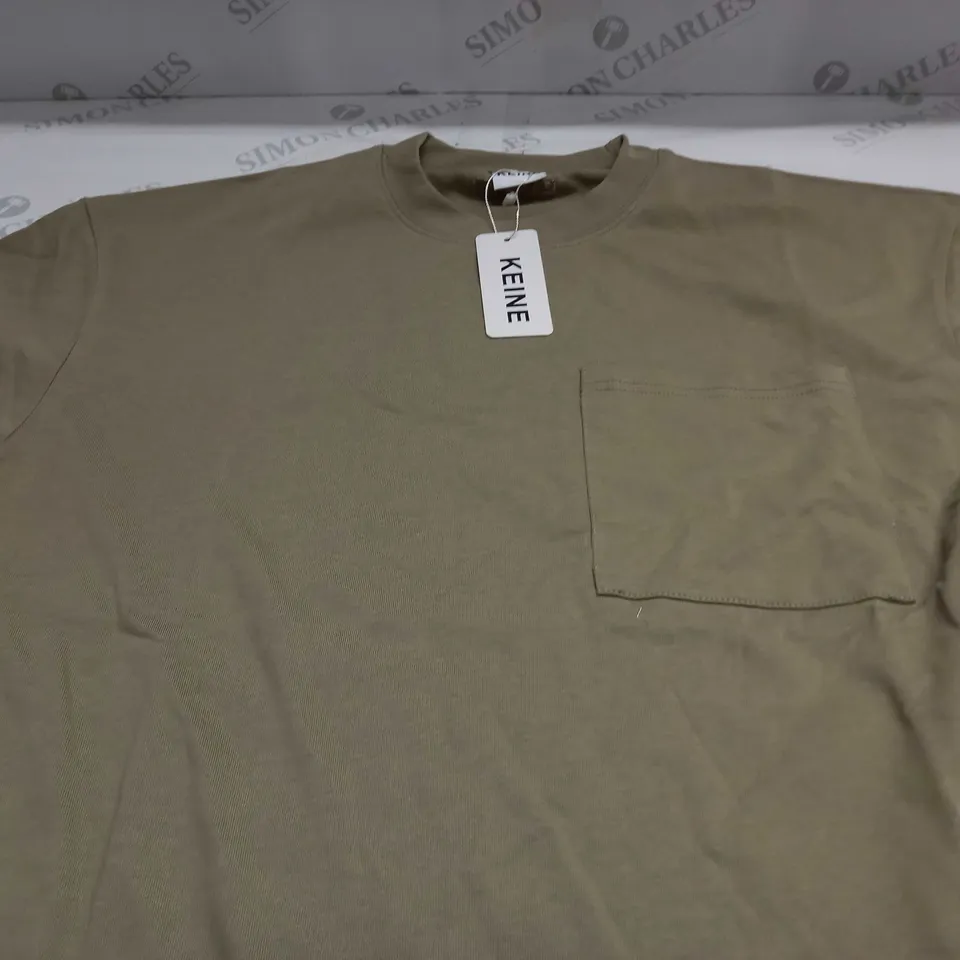 KEINE BREASTPOCKET OVERSIZED HEAVY T-SHIRT IN DIRTY GREEN - MEDIUM