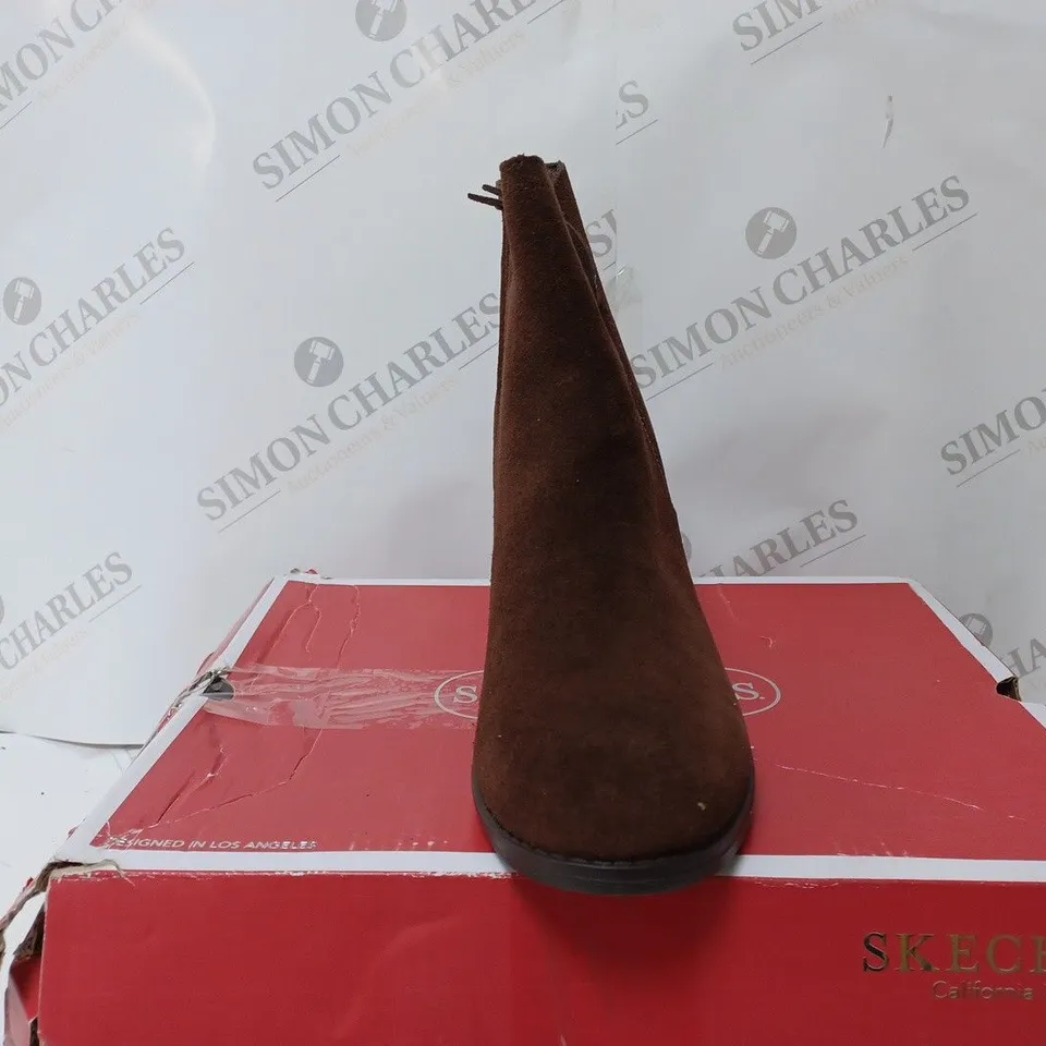 BOXED PAIR OF SKECHERS TAXI ZIP BOOTS IN CHOCOLATE SIZE 3.5