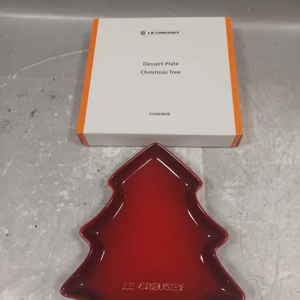 BOXED LE CREUSET 19CM TREE DESERT PLATE IN CERISE