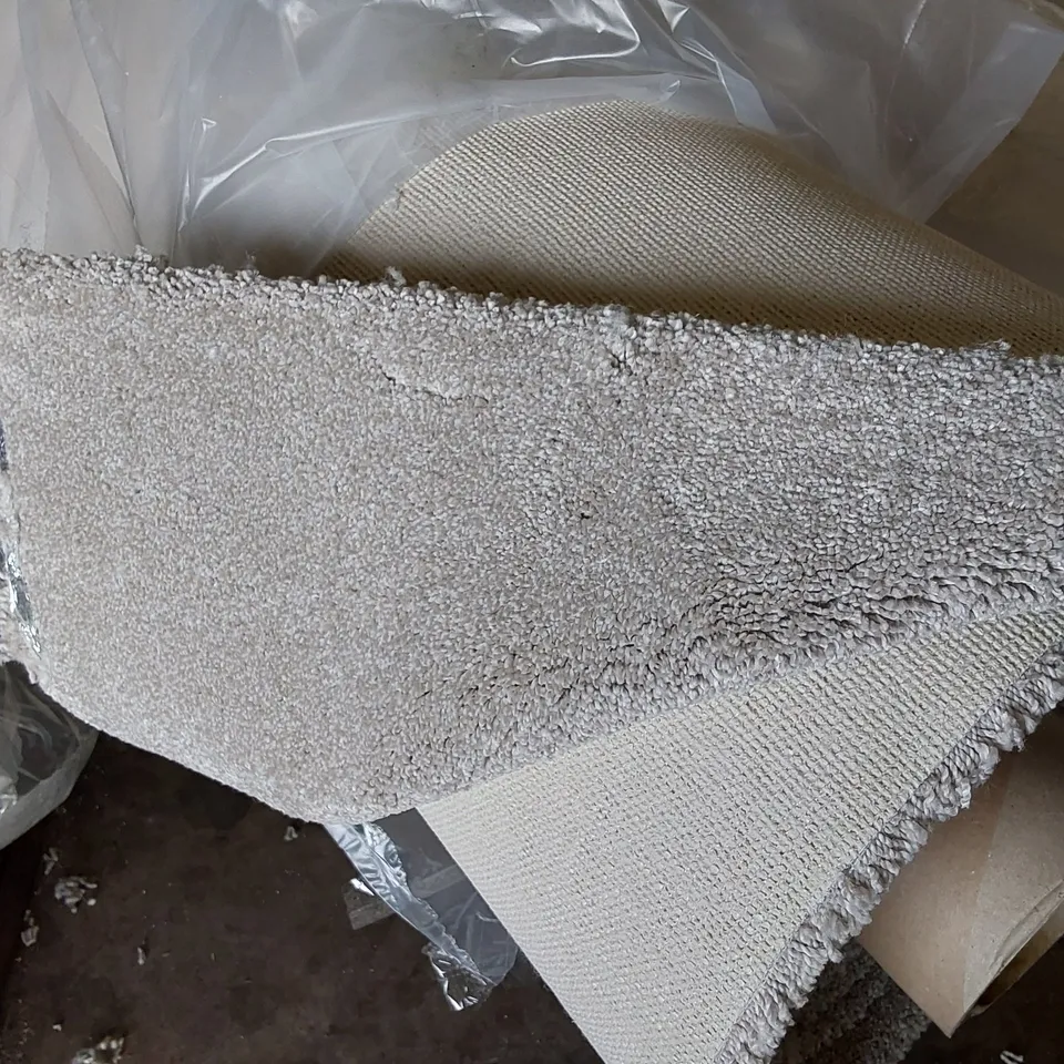 ROLL OF QUALITY ULTIMATE EXPRESSIONS PEARL CARPET APPROXIMATELY 4M × 8.1M