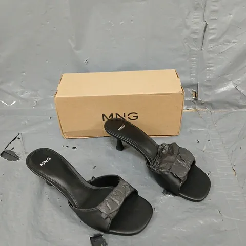BOXED PAIR OF MANGO BLACK TOE SANDALS UK 3