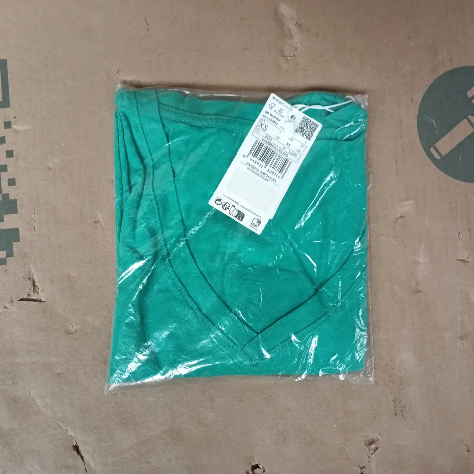 BAGGED MANGO V-NECK COTTON T-SHIRT IN GREEN SIZE XS